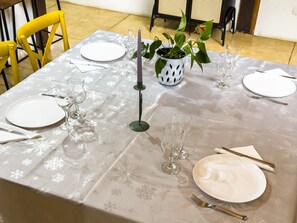 Basic Villa | Dining