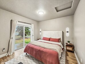 3 bedrooms, desk, travel crib, free WiFi