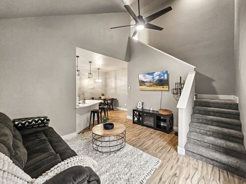 Cozy Mountain Retreat Near Tamarack & Lake Cascade