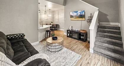 Cozy Mountain Retreat Near Tamarack & Lake Cascade