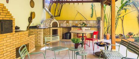 Basic Villa | Outdoor dining