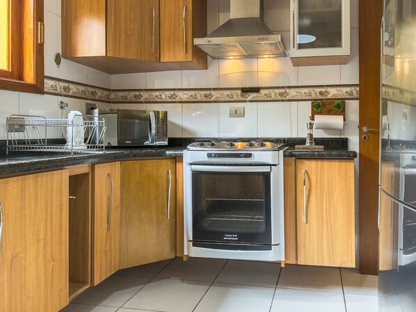 Basic Villa | Private kitchen | Microwave, espresso maker