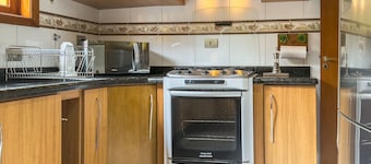 Espaço gourmet e home-office na Granja Viana