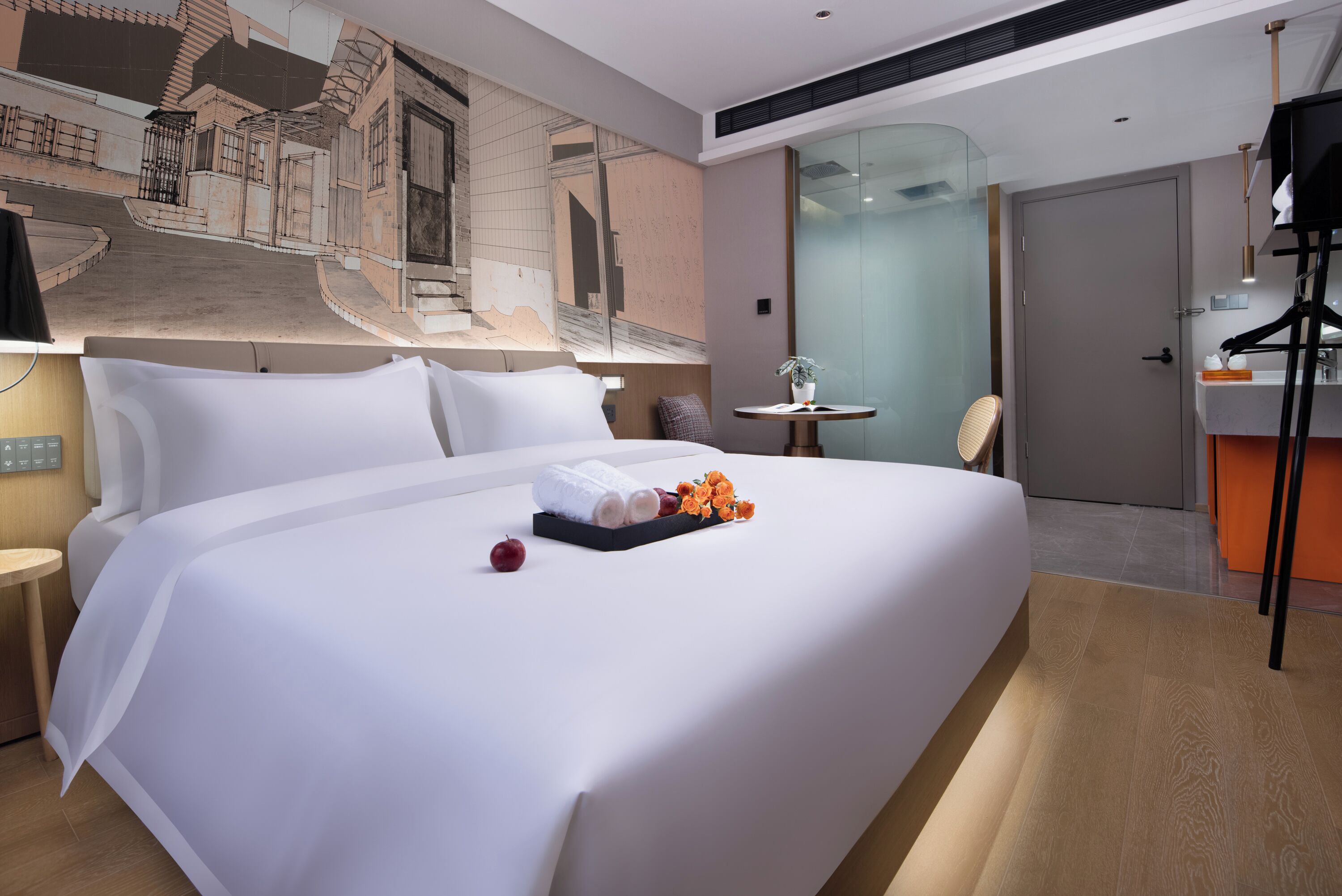 Edredones de plumas, minibar con artículos gratuitos, caja fuerte