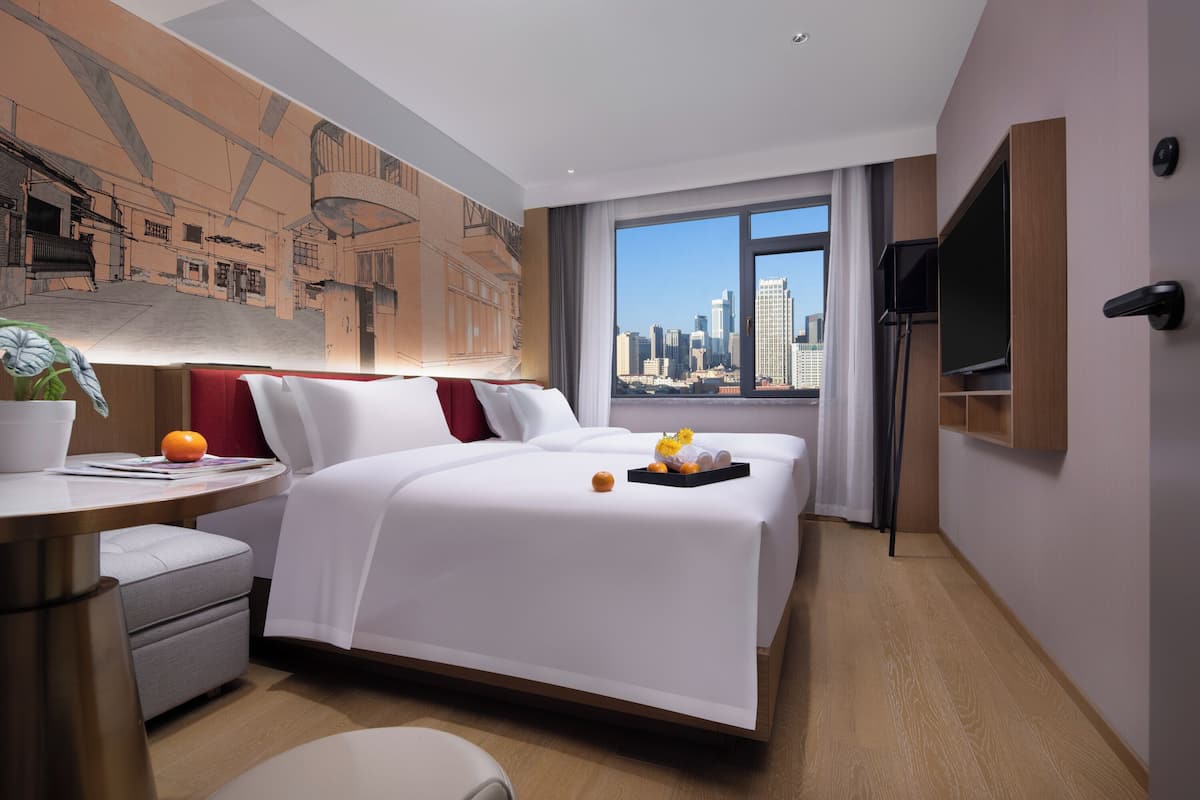 Habitación Confort con 2 camas individuales | Edredones de plumas, minibar con artículos gratuitos, caja fuerte