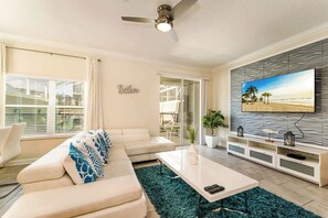 TV, offices - Enchanted 5BR Townhome | Disney Fun Awaits (Four Corners)