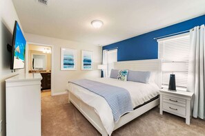 8 bedrooms, iron/ironing board, travel crib, WiFi - Discover Your Perfect Getaway | 8BR Wonder (Davenport)