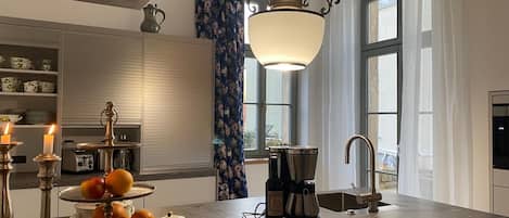 Dishwasher, coffee/tea maker, toaster, highchair