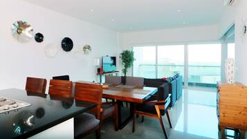 Comfort Condo | Living area