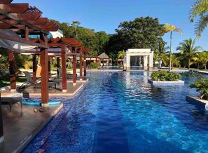 Outdoor pool - APARTMENT  BETWEEN OCEAN AND RAIN FOREST - Beachside apartment with outdoor pool (Panama City)