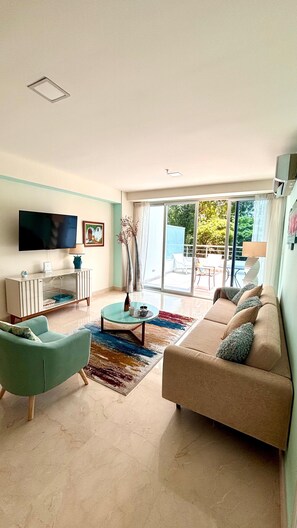 Smart TV, ping pong - APARTMENT  BETWEEN OCEAN AND RAIN FOREST - Beachside apartment with outdoor pool (Panama City)
