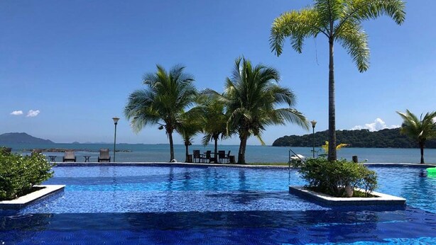 Outdoor pool - APARTMENT  BETWEEN OCEAN AND RAIN FOREST - Beachside apartment with outdoor pool (Panama City)