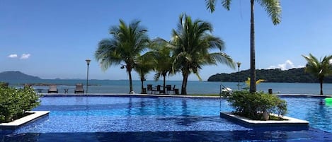 室外泳池