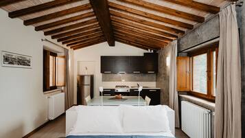 Mono 2 letti Nr.1 | Woonruimte | Een 30-inch flatscreentelevisie met digitale zenders