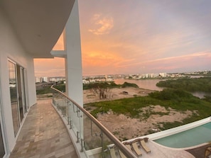 Family Condo | Courtyard view - Platino P407 ByTrvl2hm (Mazatlán)