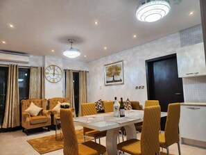 Apartment | Dining