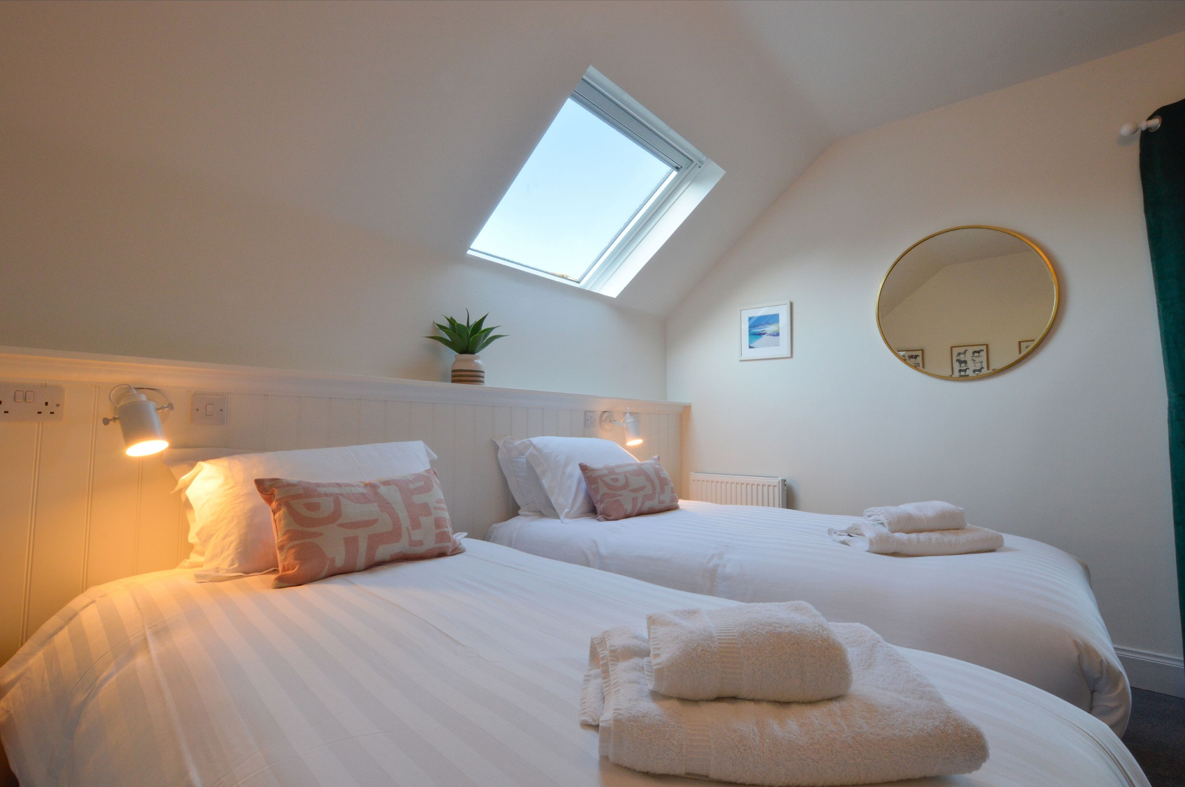 5 bedrooms, free WiFi, bed sheets