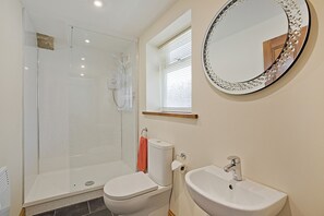 Cottage | Bathroom | Shower - Tom's Cabin (Knaresborough)