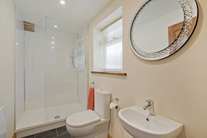 Cottage | Bathroom | Shower