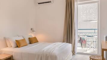Superior Room | 1 bedroom, minibar, desk, soundproofing