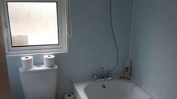 Cottage | Bathroom | Combined shower/tub, deep soaking tub, towels
