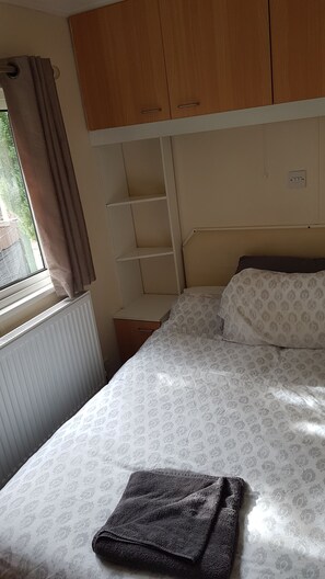 Mökki | 2 makuuhuonetta, vuodevaatteet