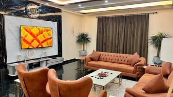 Suite estudio ejecutiva | Decoración personalizada, muebles diferentes y escritorio