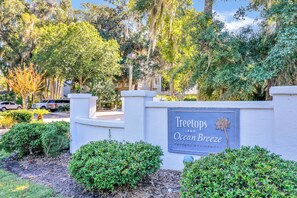Condo (2 Bedrooms) | Property amenity