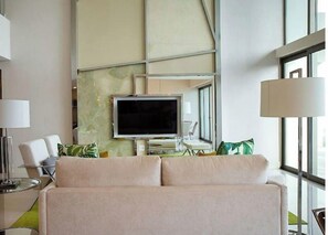 Smart TV, stereo
