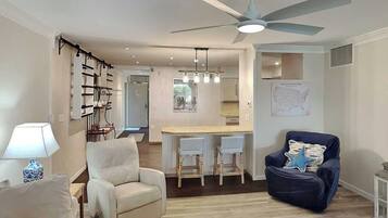 Condo (3 Bedrooms) | Property amenity
