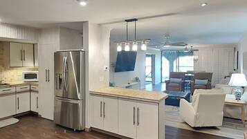 Condo (3 Bedrooms) | Property amenity