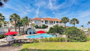 Condo (3 Bedrooms) | Property amenity