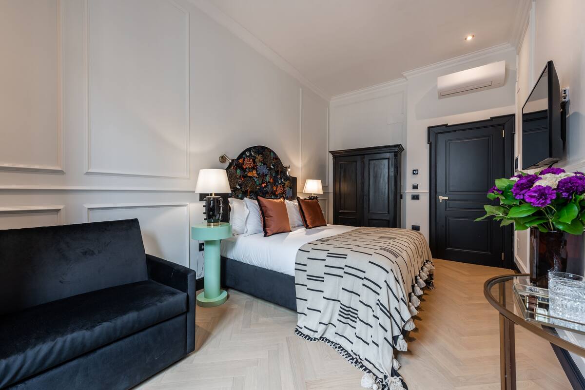 Egyptian cotton sheets, premium bedding, down duvets, in-room safe
