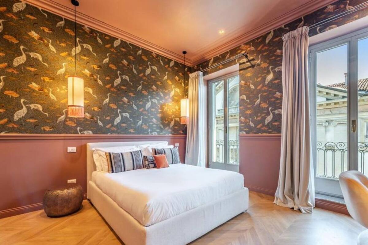 Egyptian cotton sheets, premium bedding, down duvets, in-room safe