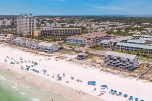 Beach nearby - Gulfview 117 - Ground-Floor Condo, Private Beach, Pool, Beach Service Included! (Miramar Beach)