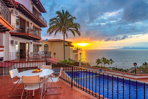 Terrace/patio - WIVC Conchas Chinas Condo - Stunning Ocean & Mountain Views, Close To The Beach & Romantic Zone (Puerto Vallarta)