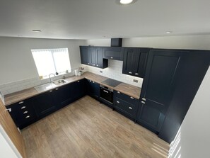 House | Private kitchen | Fridge, microwave, oven, stovetop