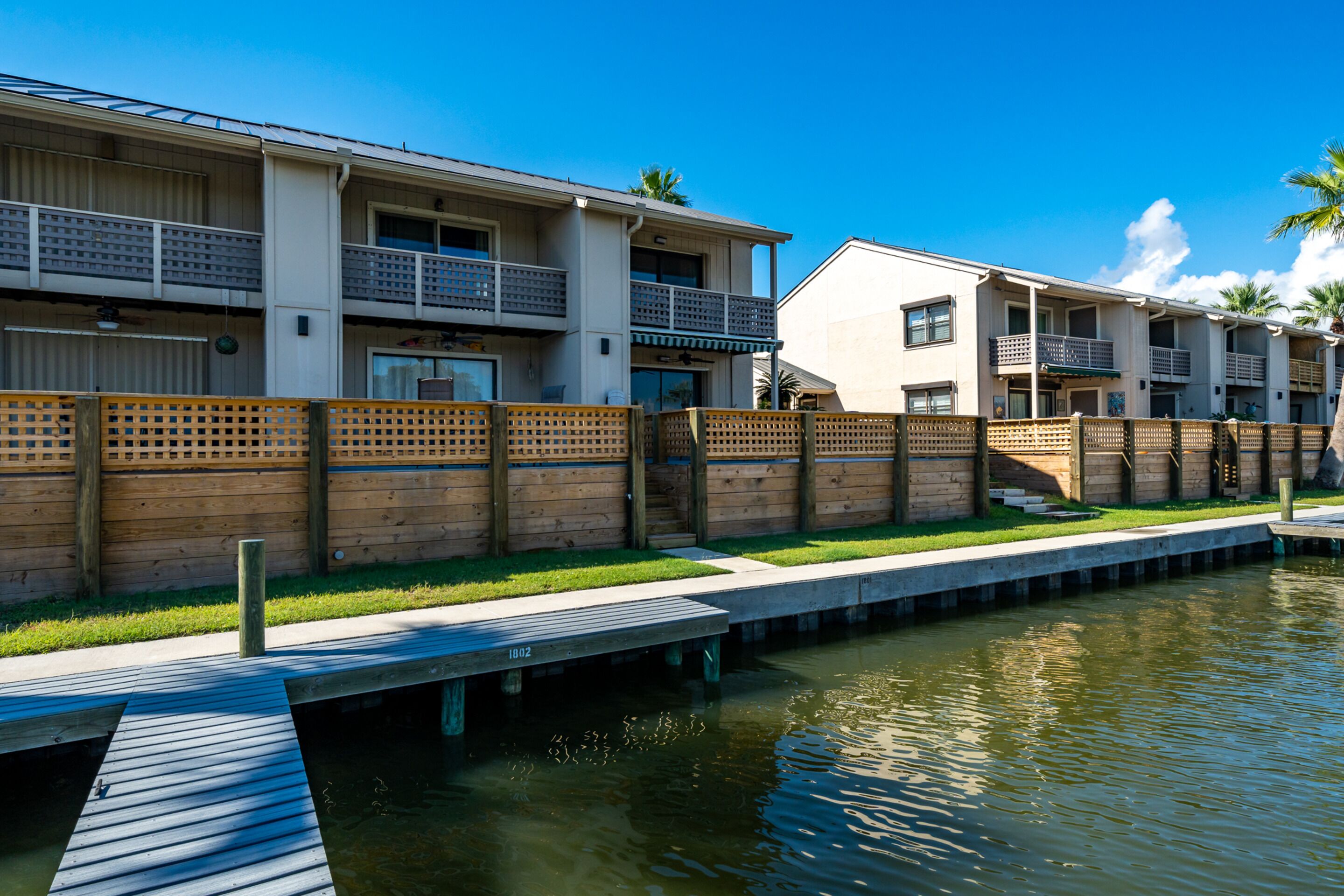 Condo (3 Bedrooms) | Property amenity