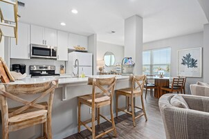 Condo (3 Bedrooms) | Property amenity