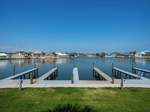 Condo (3 Bedrooms) | Property amenity