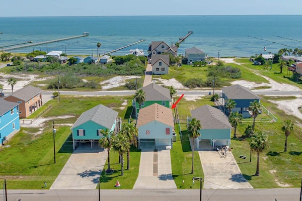 Sandy Pants Beach House By Miss Kitty’s - Rockport, TX