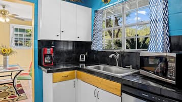 House (2 Bedrooms) | Kemudahan hartanah