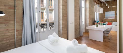 2 bedrooms, iron/ironing board, free WiFi, bed sheets