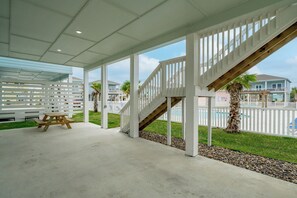 House (3 Bedrooms) | Property amenity - Red Tail Getaway by Miss Kitty’s (Rockport)