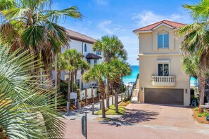 Exterior - Across from Beach, Private Pool, Hot Tub, Elevator (Destin)