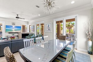 Dining - Across from Beach, Private Pool, Hot Tub, Elevator (Destin)