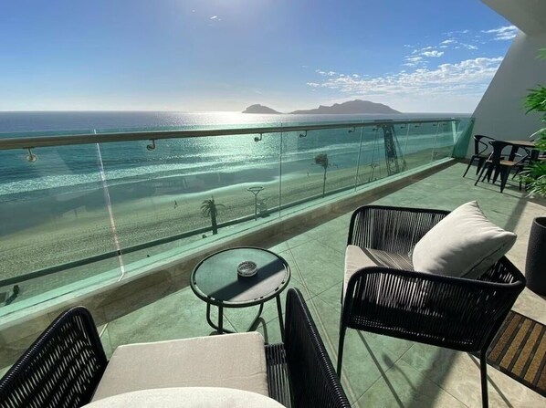 Comfort Condo | Terrace/patio