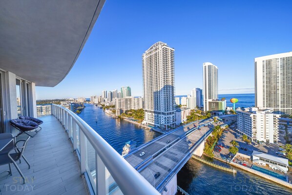 Property grounds - ★★★★★OCEANSIDE ESCAPE 3BD/3BA VIP-TOWER OF BCHWLK (Hallandale Beach)