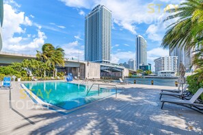 Outdoor pool, a heated pool - ★★★★★OCEANSIDE ESCAPE 3BD/3BA VIP-TOWER OF BCHWLK (Hallandale Beach)