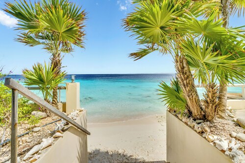Oceanfront beach apartment Bellevue 2
